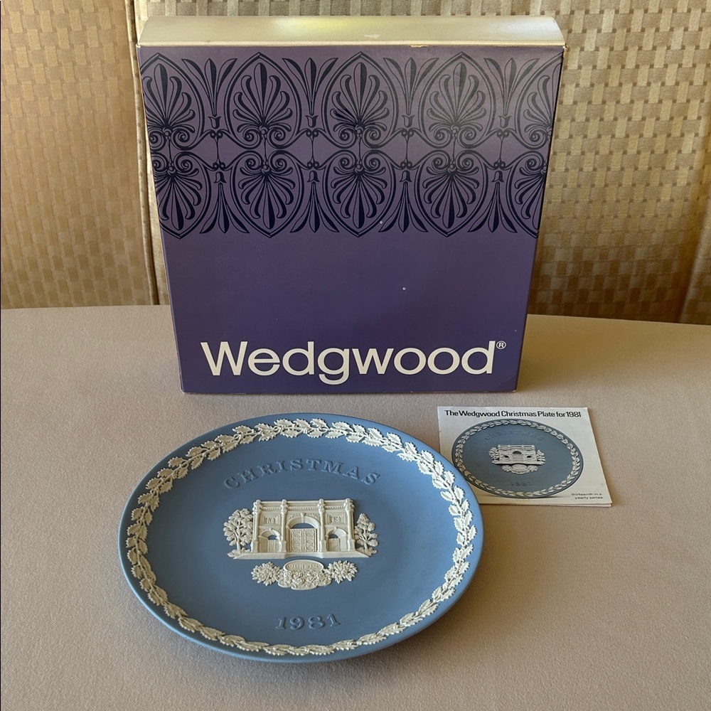 Wedgwood 1981 Christmas Plate/Marble Arch